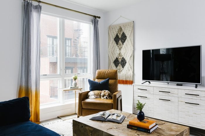 ۱۶ روش عالی برای چیدمان تلویزیون در یک اتاق نشیمن کوچک، بخش دوم-10